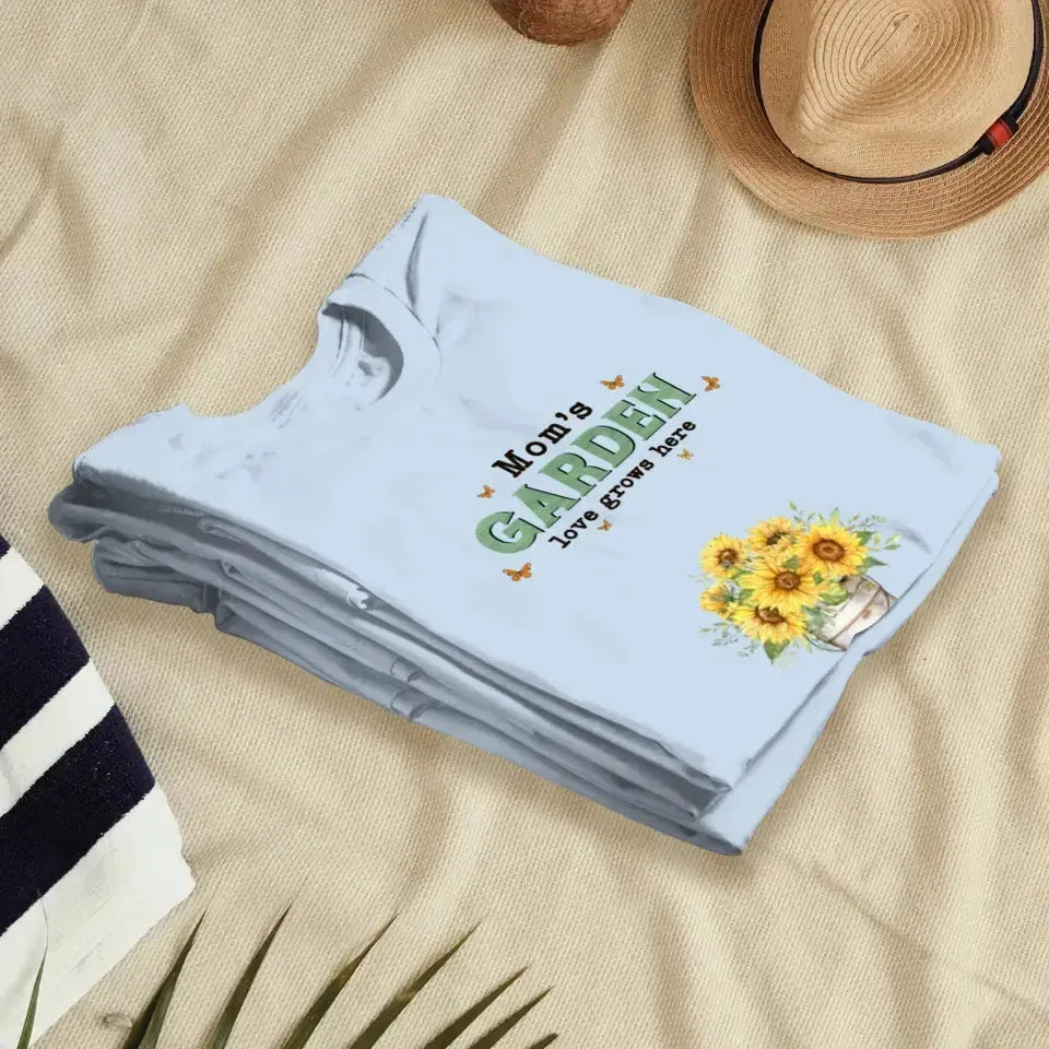 Mom Garden Love Grows Here  - Custom Name - Personalized Gifts For Mom - T-Shirt