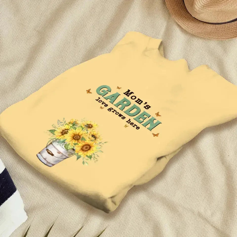 Mom Garden Love Grows Here  - Custom Name - Personalized Gifts For Mom - T-Shirt