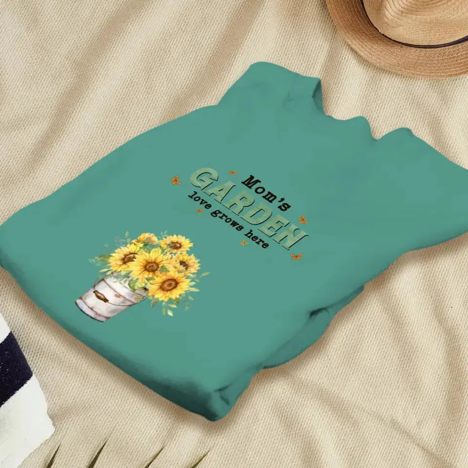 Mom Garden Love Grows Here  - Custom Name - Personalized Gifts For Mom - T-Shirt