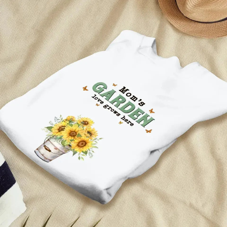 Mom Garden Love Grows Here  - Custom Name - Personalized Gifts For Mom - T-Shirt