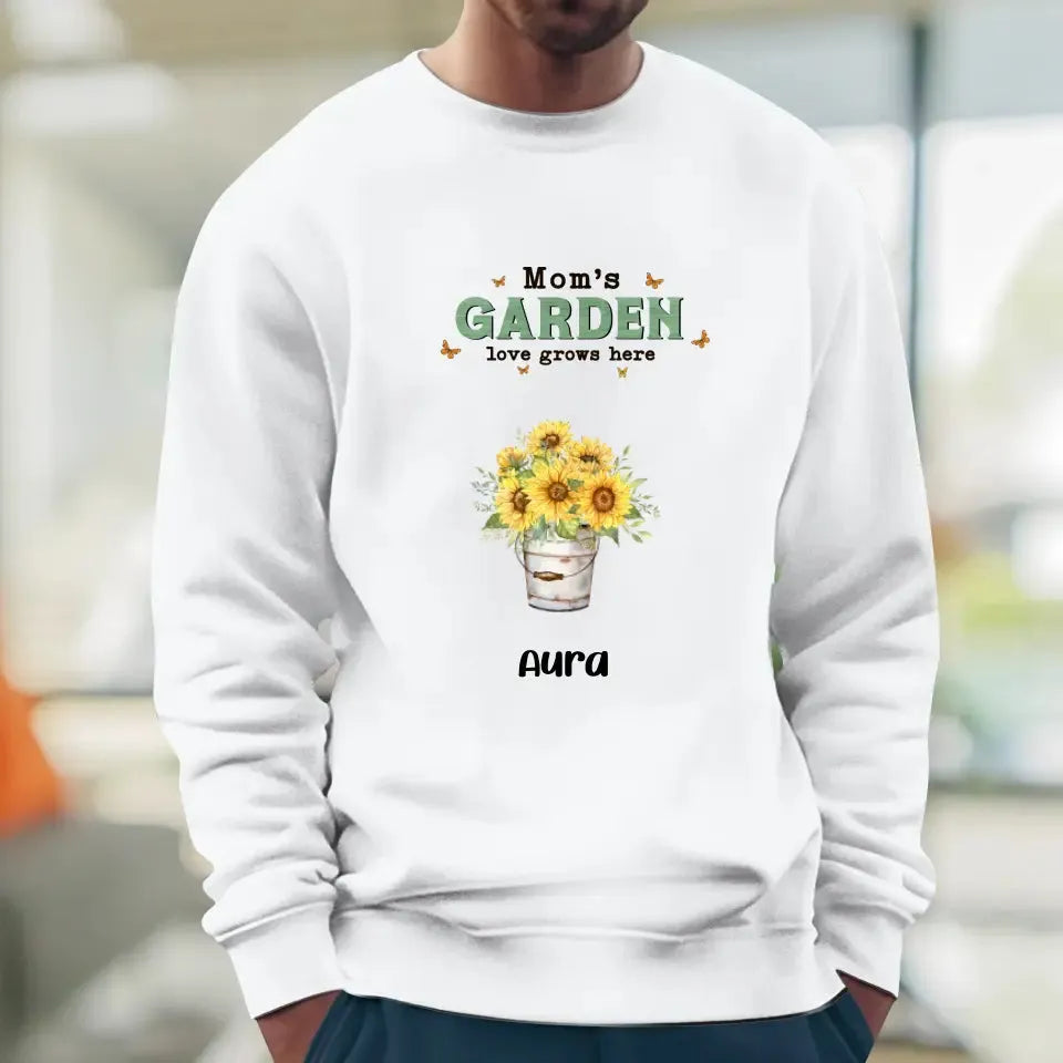 Mom Garden Love Grows Here  - Custom Name - Personalized Gifts For Mom - T-Shirt