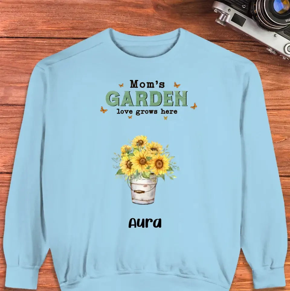 Mom Garden Love Grows Here  - Custom Name - Personalized Gifts For Mom - T-Shirt