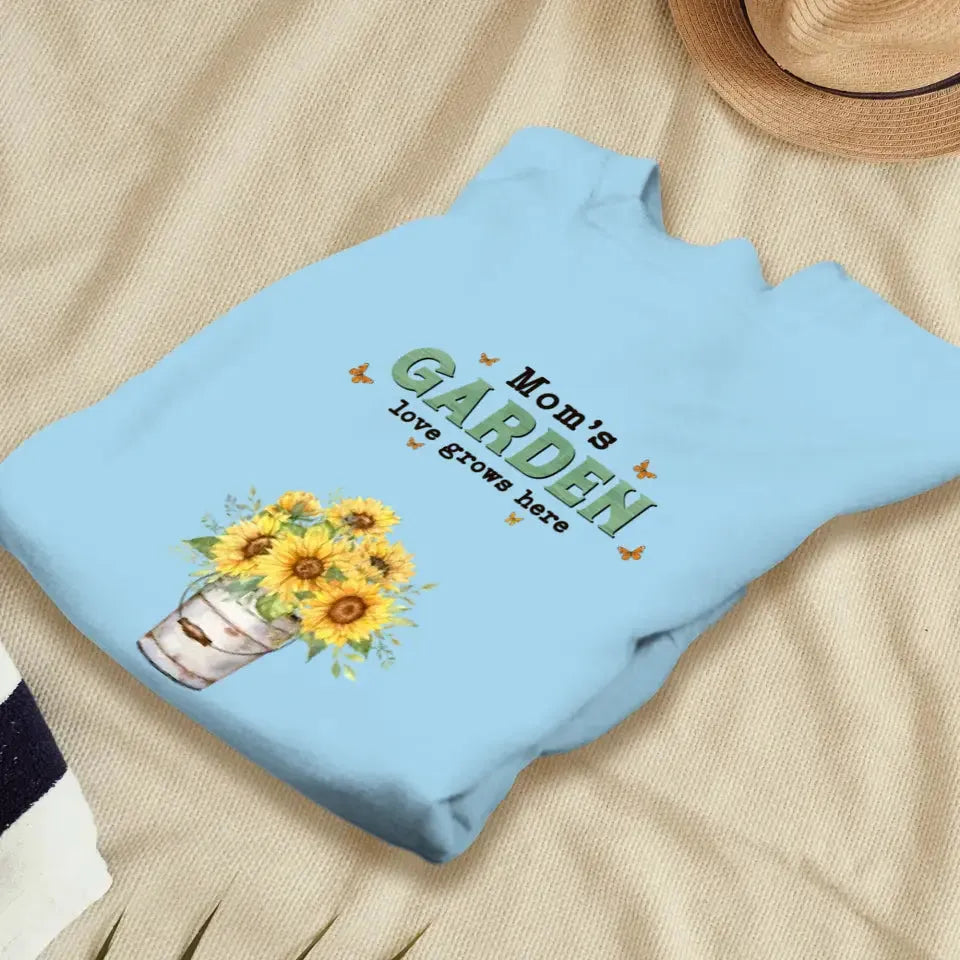 Mom Garden Love Grows Here  - Custom Name - Personalized Gifts For Mom - T-Shirt