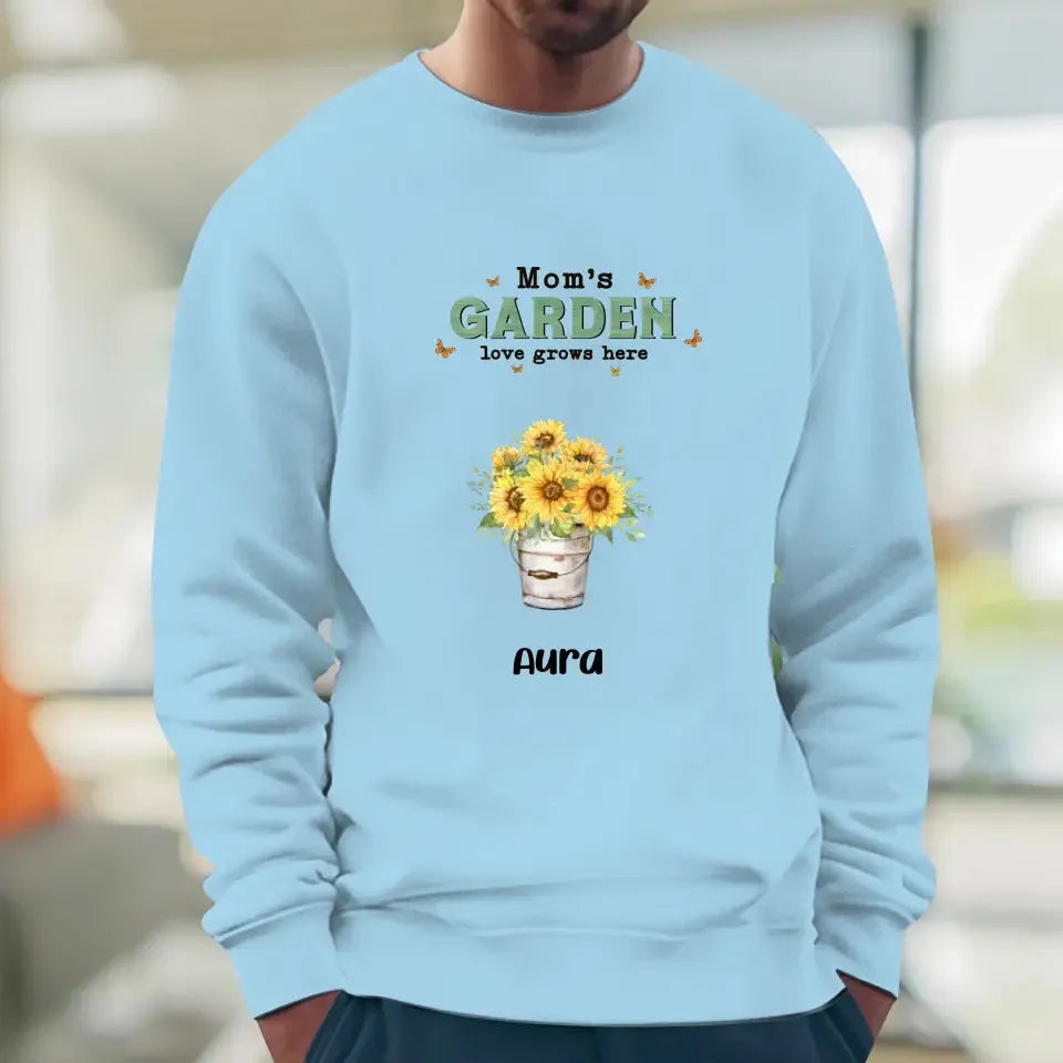 Mom Garden Love Grows Here  - Custom Name - Personalized Gifts For Mom - T-Shirt