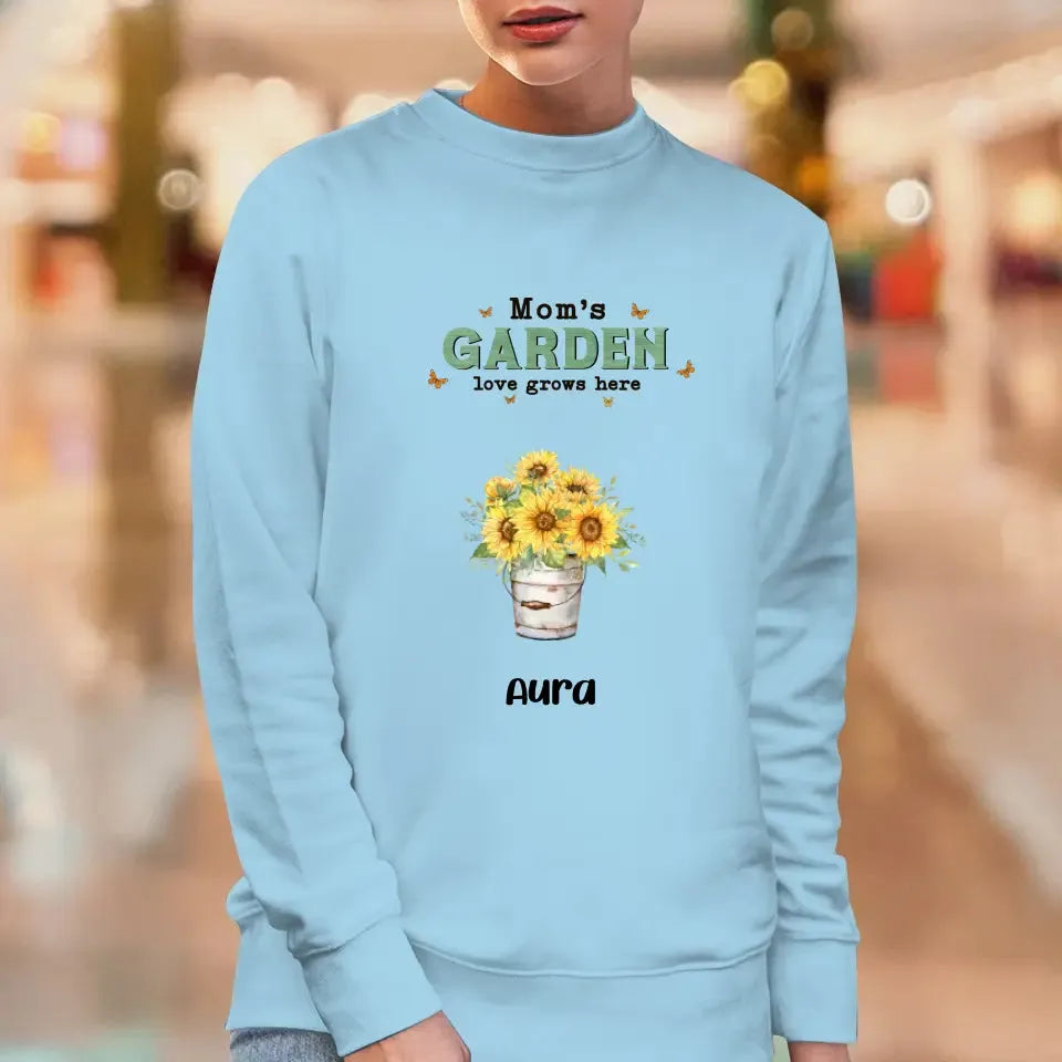 Mom Garden Love Grows Here  - Custom Name - Personalized Gifts For Mom - T-Shirt