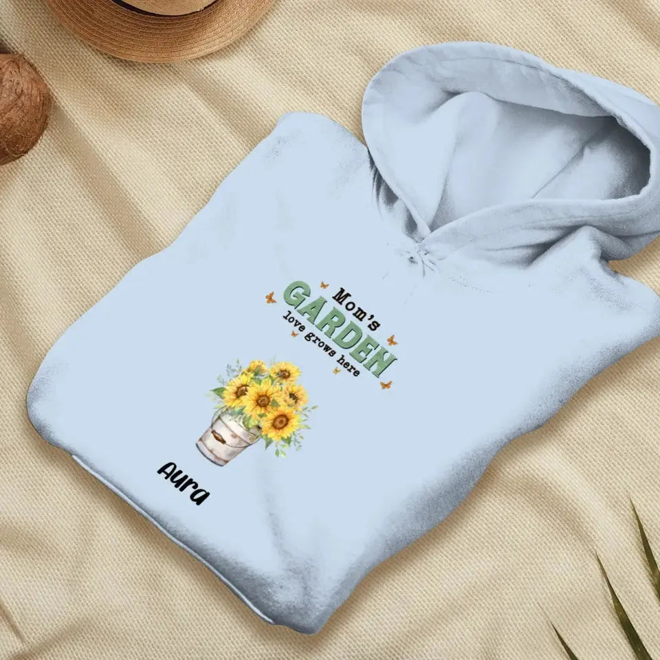 Mom Garden Love Grows Here  - Custom Name - Personalized Gifts For Mom - T-Shirt