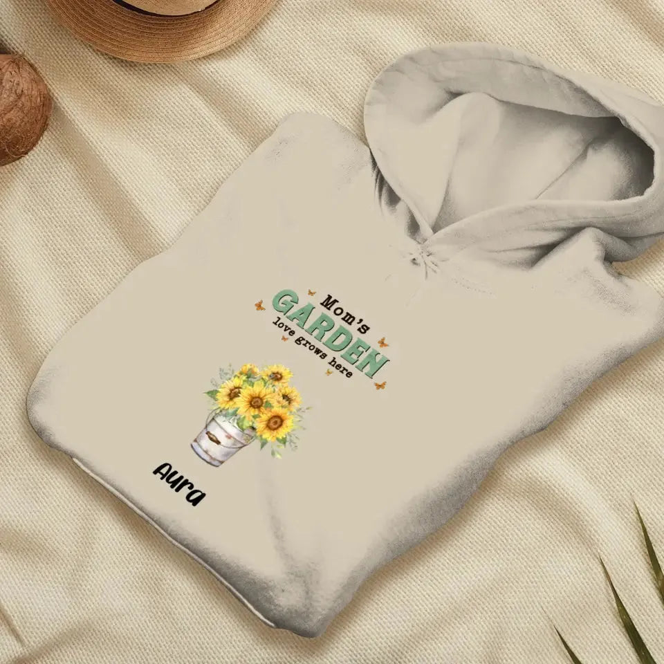 Mom Garden Love Grows Here  - Custom Name - Personalized Gifts For Mom - T-Shirt