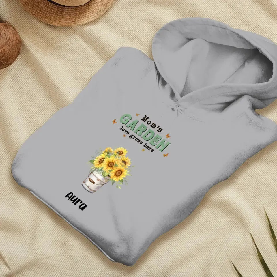 Mom Garden Love Grows Here  - Custom Name - Personalized Gifts For Mom - T-Shirt