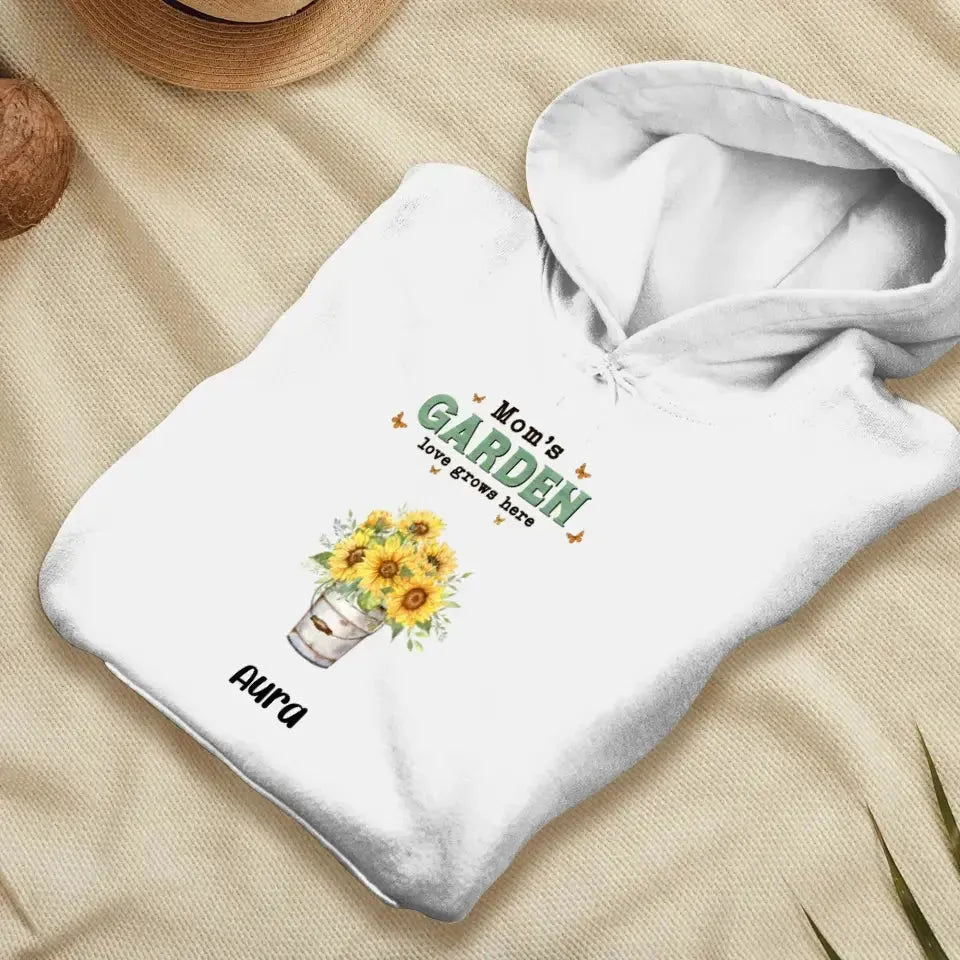 Mom Garden Love Grows Here  - Custom Name - Personalized Gifts For Mom - T-Shirt